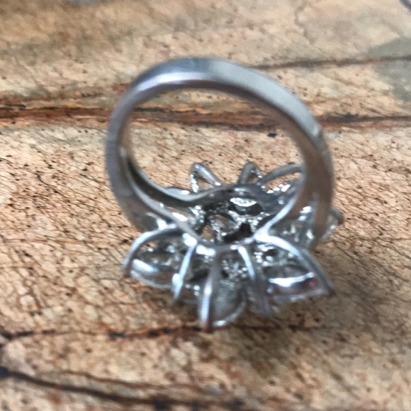 Copy Ad BLING 8 Sparkle Stones Unique Ring - Picture 11 of 12